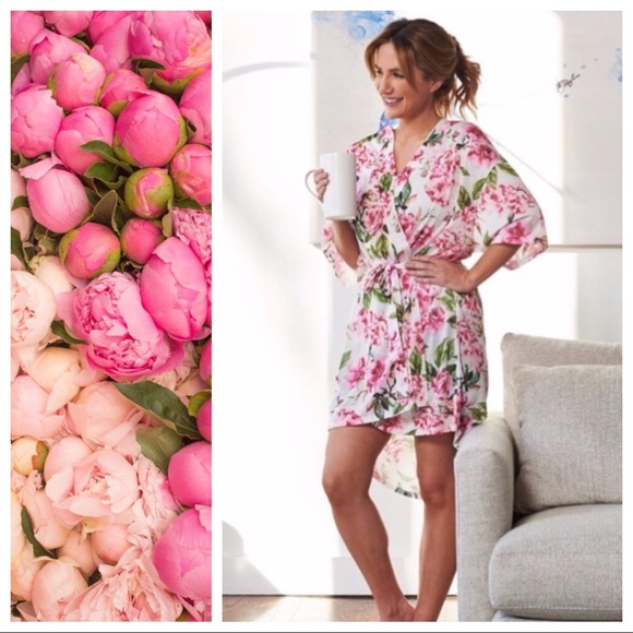 Show Me Your MuMu Other - Show Me Your MuMu Brie Peonies Robe One Size EUC